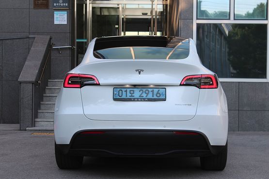 Tesla Model Y Premium Long Range AWD — пробег 149 800 км — фото 4 из 5