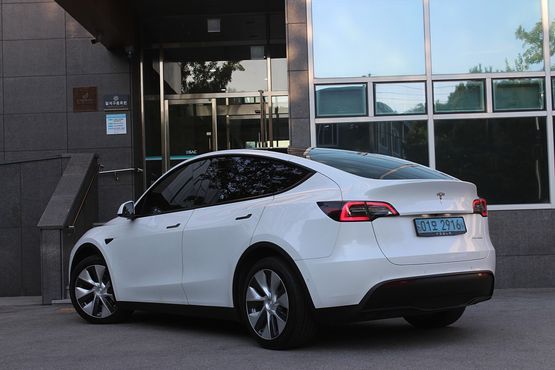 Tesla Model Y Premium Long Range AWD — пробег 149 800 км — фото 5 из 5