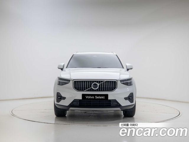 Volvo XC40 B4 Ultra Bright — пробег 8 036 км — фото 2 из 5