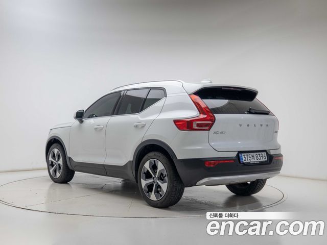 Volvo XC40 B4 Ultra Bright — пробег 8 036 км — фото 4 из 5