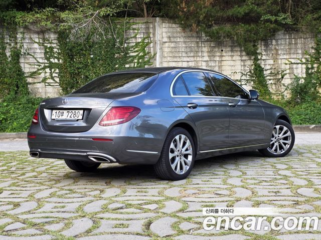 Mercedes-Benz E-Class из Кореи Encar