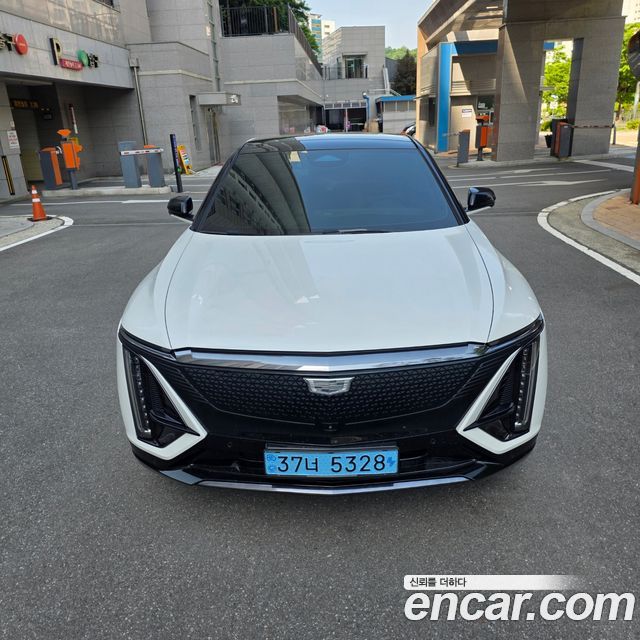 Cadillac Lyriq Sport — пробег 48 000 км — фото 1 из 5