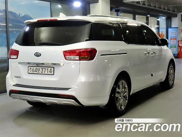 Kia Carnival 9-Seater Noblesse Special — пробег 179 912 км — фото 4 из 5