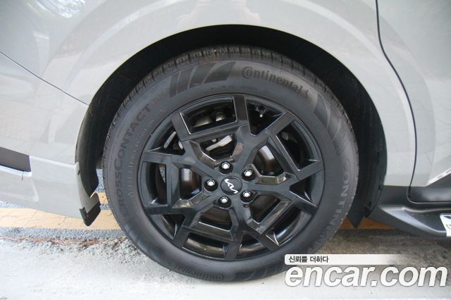 Kia Carnival HEV 9-Seater Hi-Limousine (Special vehicle) — пробег 8 500 км — фото 5 из 5