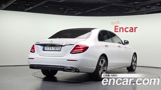 Mercedes-Benz E-Class E220d Avantgarde — пробег 81 288 км — фото 2 из 5