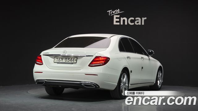Mercedes-Benz E-Class E220d Avantgarde — пробег 154 920 км — фото 2 из 5