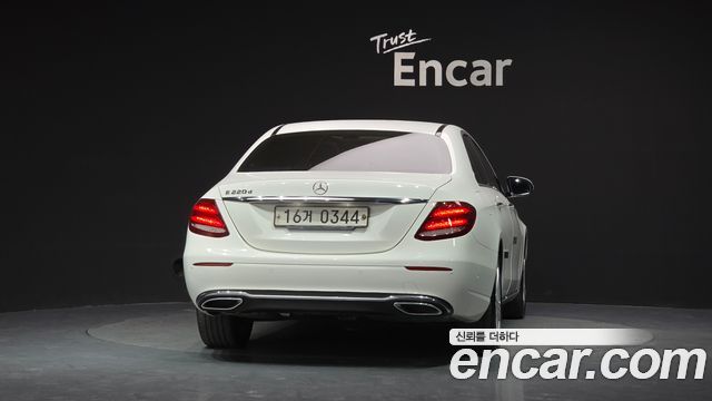 Mercedes-Benz E-Class E220d Avantgarde — пробег 154 920 км — фото 4 из 5