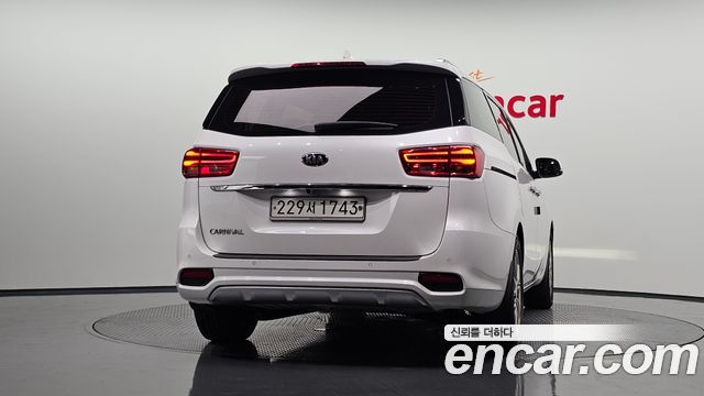 Kia Carnival из Кореи Encar