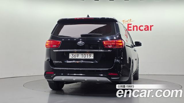 Kia Carnival из Кореи Encar