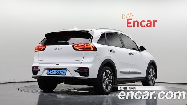 Kia Niro Prestige — пробег 80 548 км — фото 2 из 5