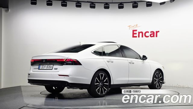 Honda Accord 2.0 Hybrid Touring — пробег 40 490 км — фото 2 из 5