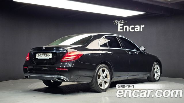 Mercedes-Benz E-Class E220d 4MATIC Avantgarde — пробег 72 054 км — фото 2 из 5