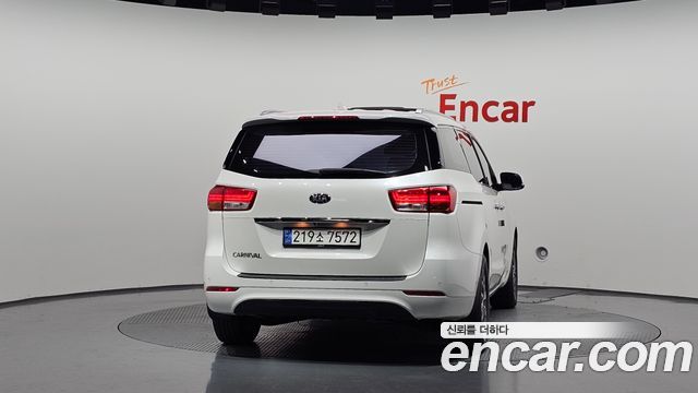 Kia Carnival из Кореи Encar