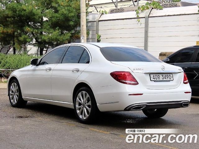 Mercedes-Benz E-Class E220d 4MATIC Exclusive — пробег 35 746 км — фото 3 из 5