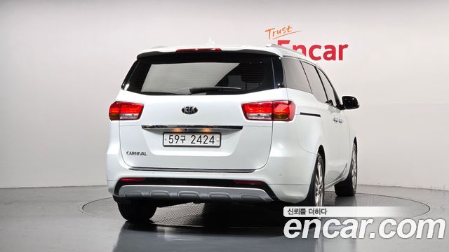 Kia Carnival из Кореи Encar