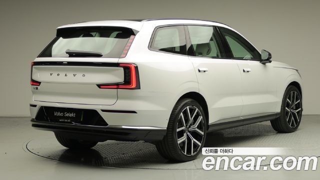 Volvo EX90 Twin Motor Performance Ultra 6-Seater — пробег 546 км — фото 4 из 5