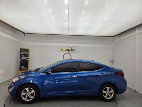 Hyundai AVANTE 1.6 GDi Smart Standard — пробег 80 000 км — фото 2 из 5