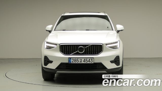 Volvo XC40 B4 Ultimate Bright — пробег 9 617 км — фото 2 из 5