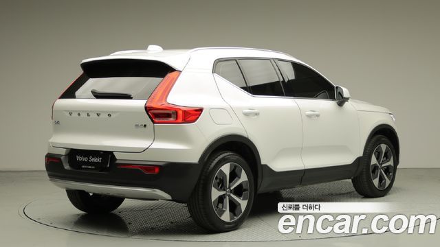 Volvo XC40 B4 Ultimate Bright — пробег 9 617 км — фото 4 из 5
