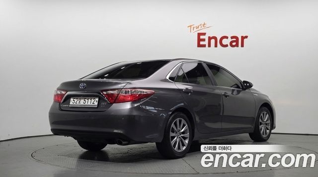 Toyota Camry Hybrid LE — пробег 70 739 км — фото 2 из 5