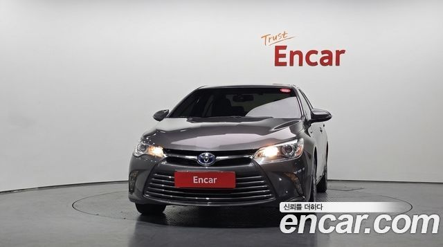Toyota Camry Hybrid LE — пробег 70 739 км — фото 3 из 5