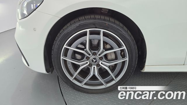 Mercedes-Benz E-Class E220d 4MATIC AMG Line — пробег 37 652 км — фото 5 из 5