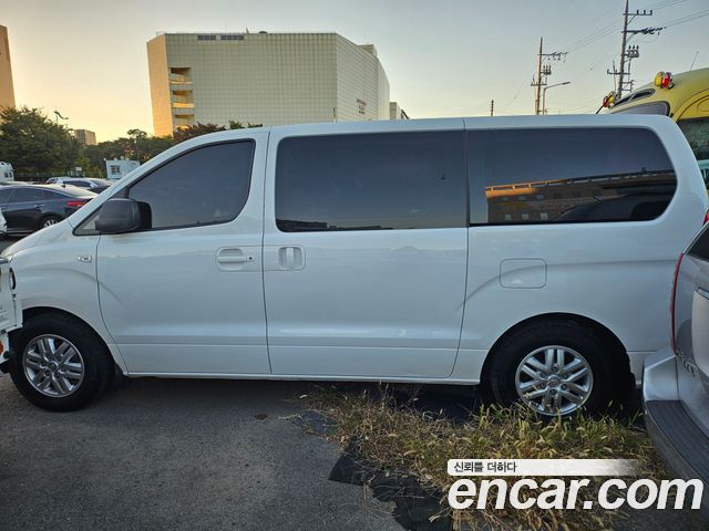 Hyundai Starex 12-Seater Wagon Smart — пробег 182 400 км — фото 3 из 5