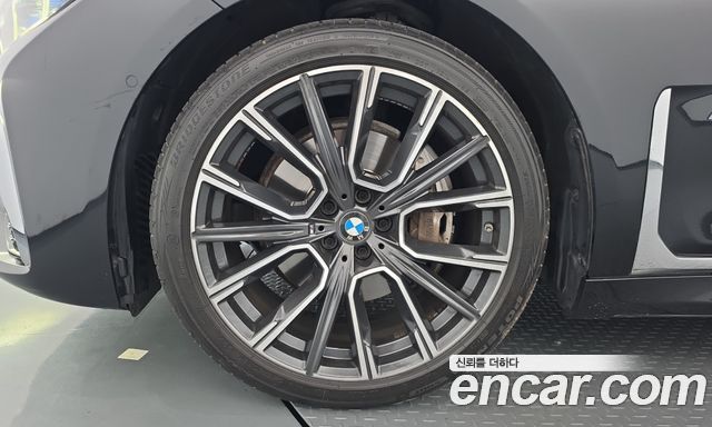 BMW 7-Series 740Li xDrive M Sport Package — пробег 100 105 км — фото 5 из 5