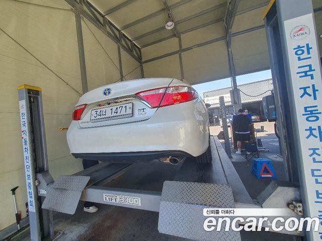Toyota Camry Hybrid XLE — пробег 143 700 км — фото 2 из 2