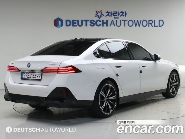 BMW 5-Series 530i xDrive M Sport — пробег 4 402 км — фото 2 из 5