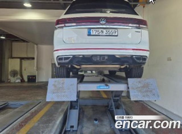 Volkswagen Atlas 2.0 TSI R-LINE 7-Seater — пробег 10 358 км — фото 2 из 2