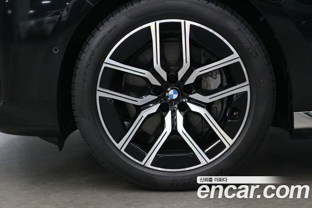 BMW i7 eDrive 50 M Sport — пробег 32 021 км — фото 5 из 5