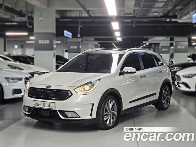 Kia Niro Prestige — пробег 171 737 км — фото 1 из 5