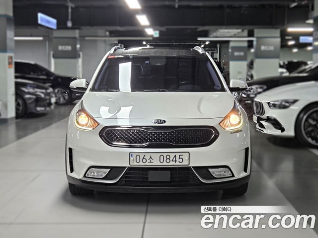 Kia Niro Prestige — пробег 171 737 км — фото 3 из 5