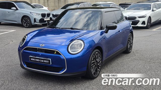 Mini Cooper SE Favoured — пробег 4 052 км — фото 1 из 5