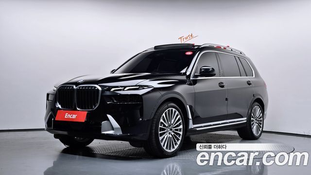 BMW X7 xDrive 40i Design Pure Excellence 7-Seater — пробег 10 071 км — фото 1 из 5