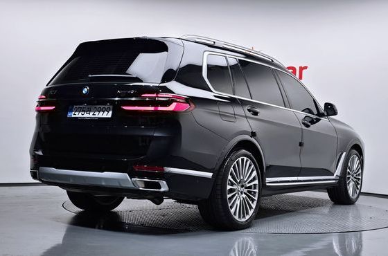 BMW X7 xDrive 40i Design Pure Excellence 7-Seater — пробег 10 071 км — фото 2 из 5