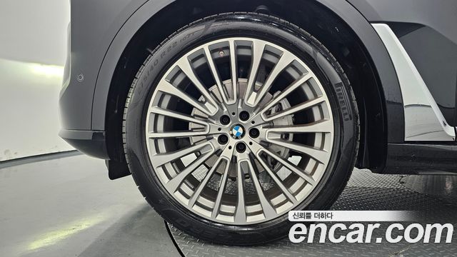 BMW X7 xDrive 40i Design Pure Excellence 7-Seater — пробег 10 071 км — фото 5 из 5