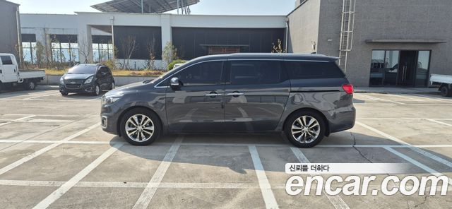 Kia Carnival 9-seater Prestige — пробег 125 000 км — фото 4 из 5