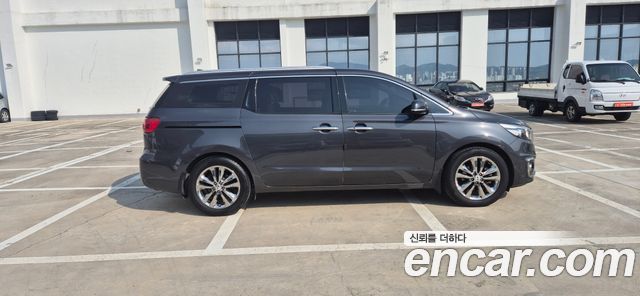 Kia Carnival 9-seater Prestige — пробег 125 000 км — фото 5 из 5