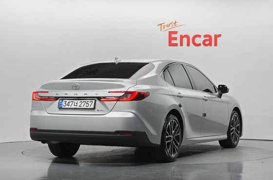 Toyota Camry 2.5 XLE Hybrid — пробег 21 803 км — фото 2 из 5