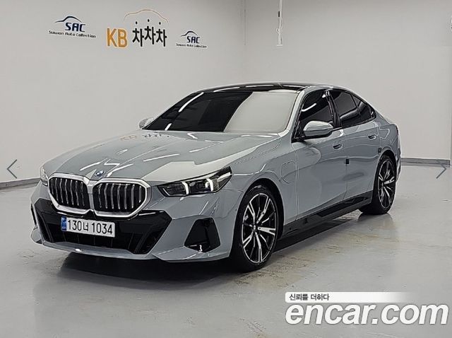BMW 5-Series 530e M Sport — пробег 5 077 км — фото 1 из 3