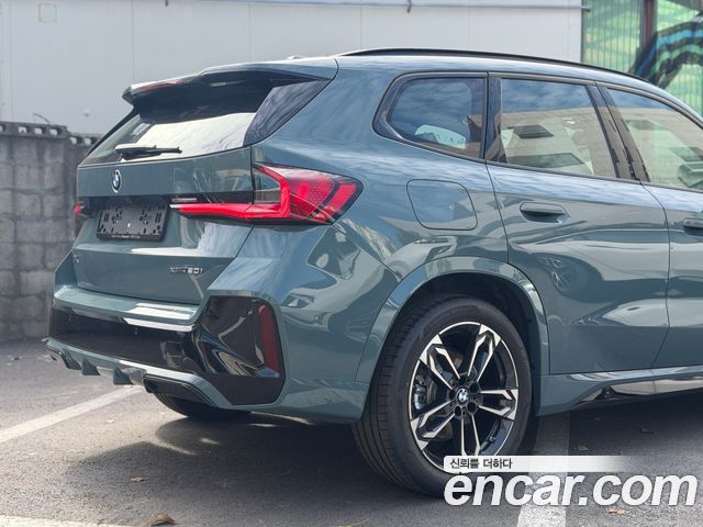 BMW X1 xDrive 20i M Sport — пробег 10 км — фото 2 из 5
