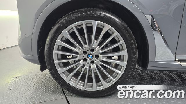 BMW X7 xDrive 40i Design Pure Excellence 6-Seater — пробег 28 570 км — фото 5 из 5