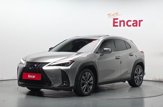 Lexus UX 2.0 F-Sport 2WD — пробег 111 622 км — фото 1 из 5