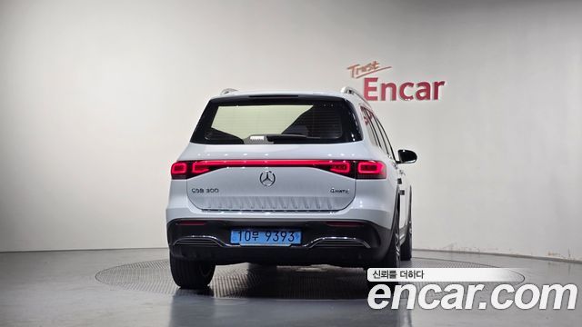 Mercedes-Benz EQB EQB300 4MATIC AMG Line — пробег 11 735 км — фото 4 из 5