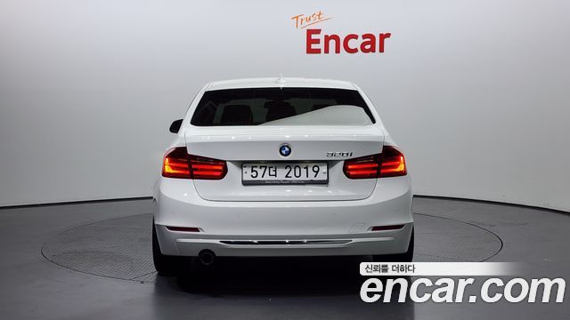 BMW 3-Series 320i Sport — пробег 88 100 км — фото 4 из 5