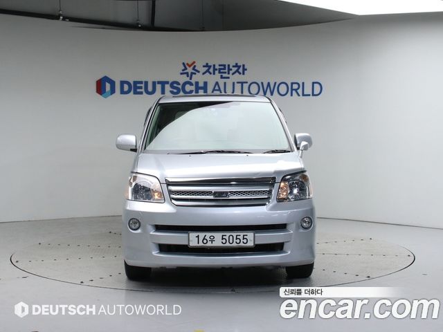 Toyota Noah из Кореи Encar