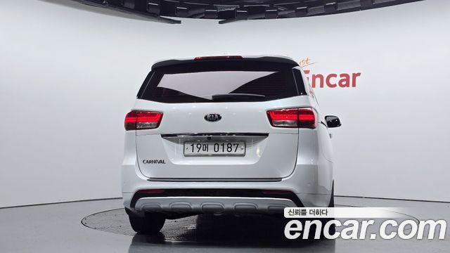 Kia Carnival 9-seater Luxury — пробег 174 971 км — фото 4 из 5