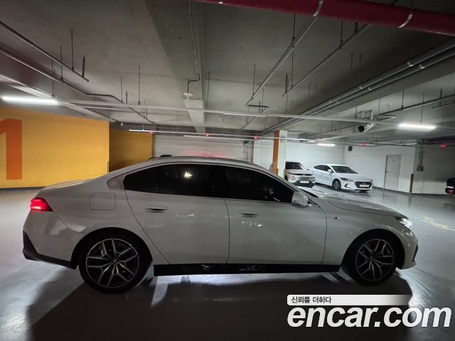 BMW 5-Series 520i M Sport — пробег 17 500 км — фото 3 из 5